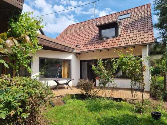 Geräumiges, günstiges 6-Zimmer-Einfamilienhaus mit EBK / Garage + Stellplatz in Wadgassen