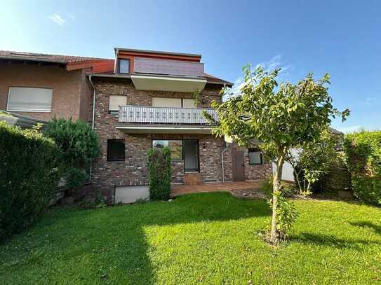 Geräumige Erdgeschosswohnung mit Garten, Terrasse, Souterrain und Garage