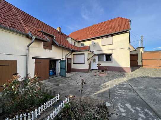 Bauernhaus mit großem Grundstück und viel Nebengelass