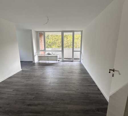 Frisch Sanierte Wohnung inkl EB Küche und Balkon