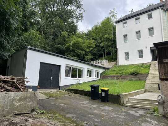 Schönes Einfamilienhaus - Mit befahrbarer Gewerbehalle - 337m² Fläche