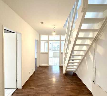 Wunderschöne Maisonette-Wohnung über 2 Geschosse in top Lage, neue EBK, opt. mit Garage / Parkplatz