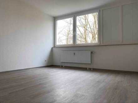 Nachmieter für lichtdurchflutete 3-Zi.-Wohnung mit Einbauküche gesucht - Beste Aussicht auf Do.!