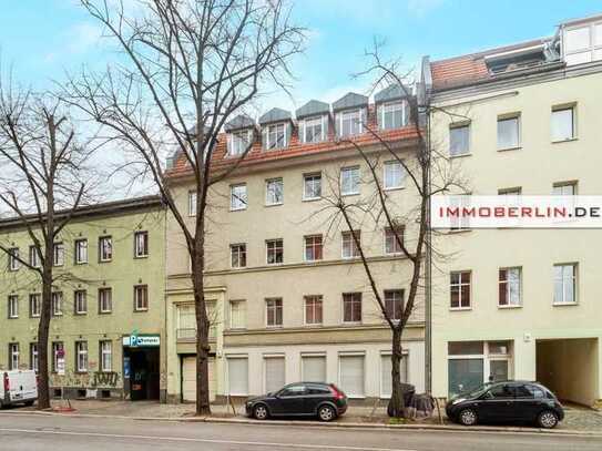 IMMOBERLIN.DE - Sehr schöne Altbauwohnung mit ruhigem Balkon & Lift