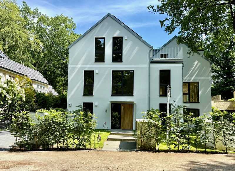 Exklusives Stadthaus in Blankenese mit Tiefgarage, E-Ladestation u. Garten - Energiebedarf A+