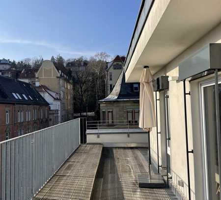 Traumhafte Dachgeschosswohnung mit luxuriöser Innenausstattung mit EBK und Dachterrasse in Stuttgart