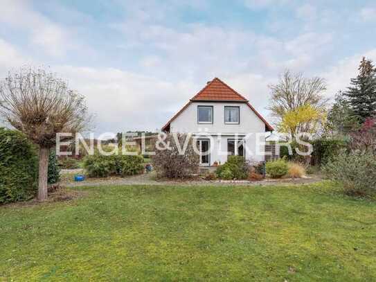 EINFAMILIENHAUS MIT GROßEM GARTEN UND UNVERBAUTEM BLICK