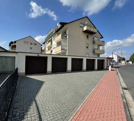 VORANKÜNDIGUNG: hochwertig sanierte 2-Zimmer DG Wohnung mit EBK und Balkon