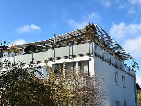 Lichtdurchflutete 2-Zi.-Dachterrassenwohnung in ruhiger Lage in Germering