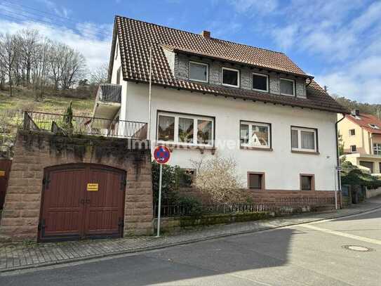 Vermietet, gepflegt, naturnah! Harmonisches Zweifamilienhaus in bester Lage.