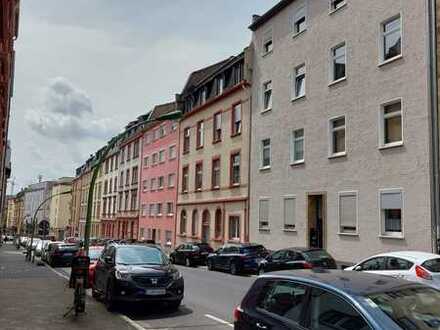 Erstbezug nach Sanierung mit EBK: exklusive 3-Zimmer-Wohnung in Frankfurt