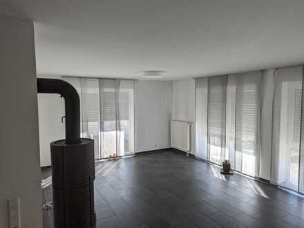 Helle 3-Raum-Hochparterre-Wohnung im Osterholz mit Kamin, großer Terrasse und Garten