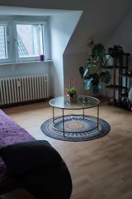 Schöne 2 Zimmer Dachgeschoss Wohnung in Duisburg-Mittelmeiderich!