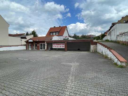 Kfz Handel / Autohaus an einer Hauptstraße nähe A2