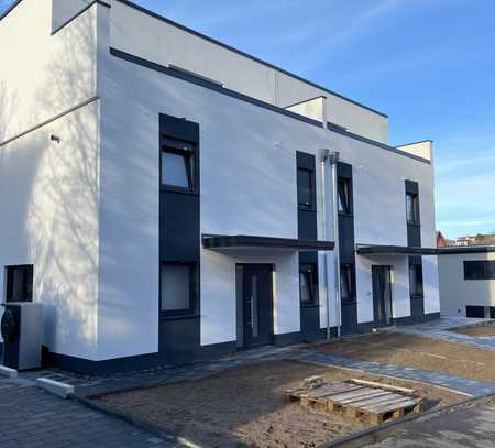 Helle Moderne 6-Zimmer-Doppelhaushälfte mit gehobener Innenausstattung in Pirmasens