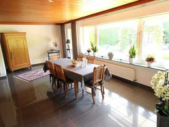 RARITÄT! Großer Bungalow mit Anliegerwohnung, schöner Garten, ca. 115 m² Terrasse in MG-Großheide!