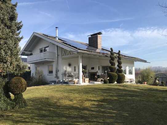 Charmantes Einfamilienhaus mit einer edel gestalteten Gartenanlage