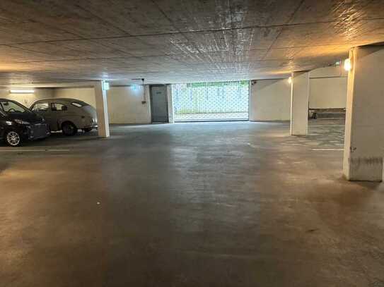 Einzelparkplatz in sicherer Garage in Bonn Beuel (Rheinnhähe) zu vermieten