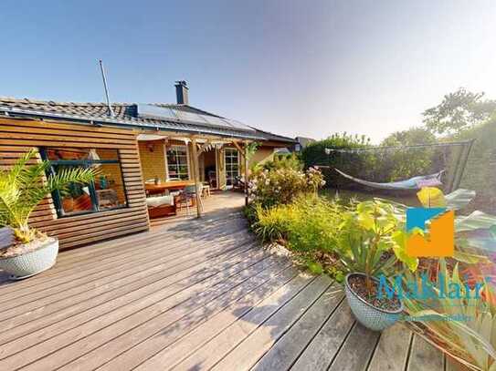 Modernes Einfamilienhaus im Bungalow-Stil mit großem Garten und hochwertiger Ausstattung