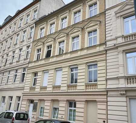 möblierte Dachgeschosswohnung mit Balkon und Einbauküche