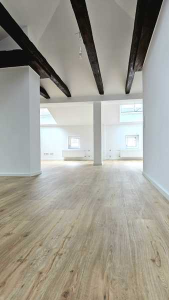 Kernsanierte DG-Wohnung im Herzen vom Nordend I Schönes Denkmalschutzobjekt !