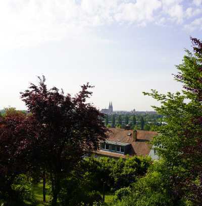 Neuwertige 4-1/ 2 Zimmer -Wohnung mit 2 Balkonen und Einbauküche in Regensburg