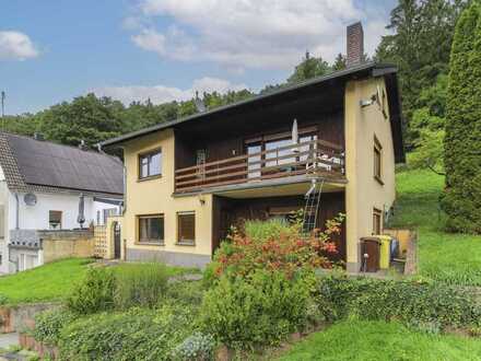 Für Bastler und Naturfreunde: Gut geschnittenes EFH mit Doppelgarage und herrlicher Aussicht