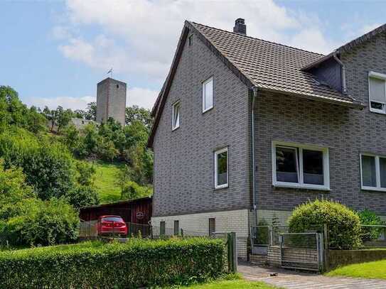 Fachwerk und Flora - Doppelhaushälfte mit Garten und Blick auf die Greener Burg