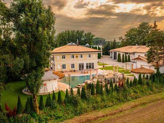 Villa mit Park und weiteren Gebäuden nahe München