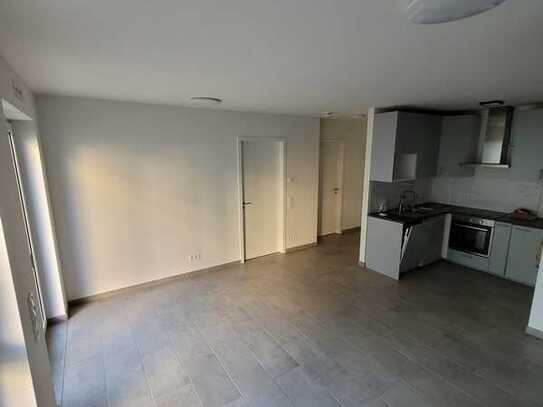 Neuwertige Wohnung mit zwei Zimmern sowie Balkon und Einbauküche in Reutlingen