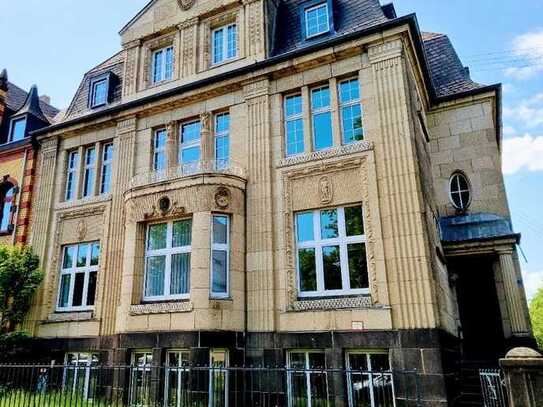 Historisches Gebäude mit Geschichte in Frontlage am St.-Veit-Park in Mayen