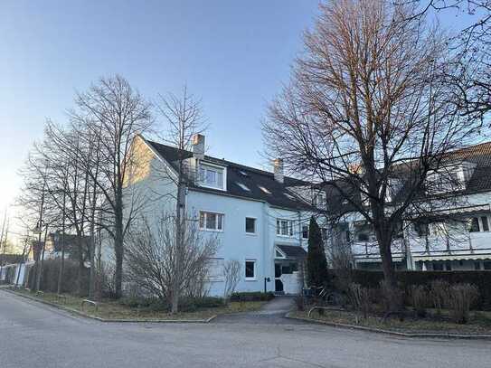 Stilvolle, modernisierte 3-Raum-Wohnung mit Einbauküche in München Hasenbergl