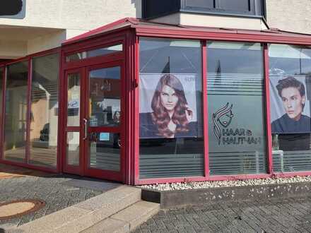 Zentral gelegene 60 m² große Büro-Ladenfläche in Breidenbach zu vermieten