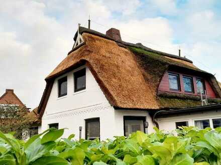 Traditionelles Bauernhaus mit Reetdach, Ferienwohnung und Gewerbeeinheit in Kirchwerder
