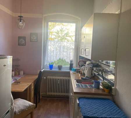 Commission-free old building apartment in Schillerkiez for sale