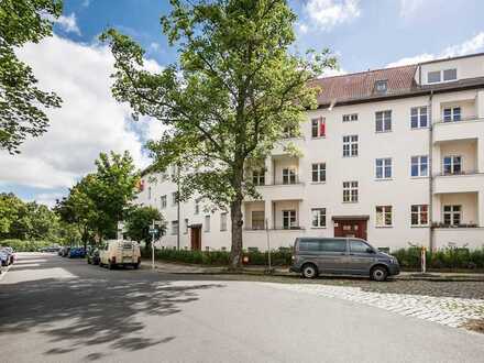 Interessante Kapitalanlage: Altbauwohnung mit 2 Zimmern und Balkon – vermietet