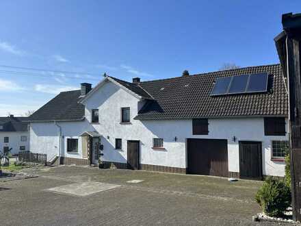 Idyllisches Wohnen in der Natur, ideal für Pferdeliebhaber: Wohnhaus, Stall, Scheune mit Potenzial