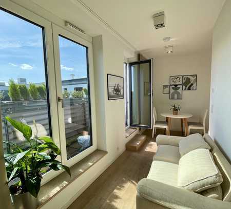 Für 6-12 Monate: Stilvolle 1-Raum-Penthouse-Wohnung mit lux. Innenausstattung in Berlin Mitte