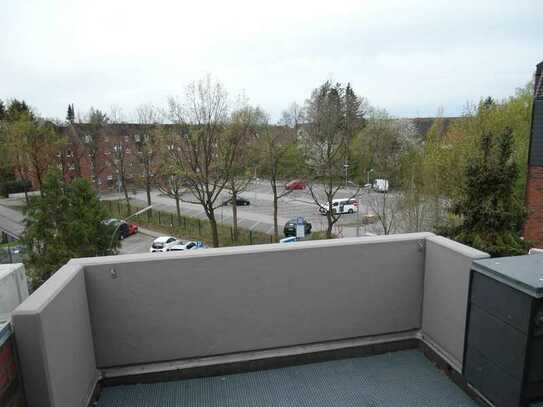 reserviert - FREI von PRIVAT am Tibarg: 58 qm, 2 Zimmer, Dachgeschoss, Balkon, Tiefgarage