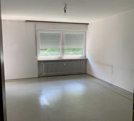 Helle und Großzügige 4-Zimmer-Wohnung mit 2 Balkonen in Pfingstweide