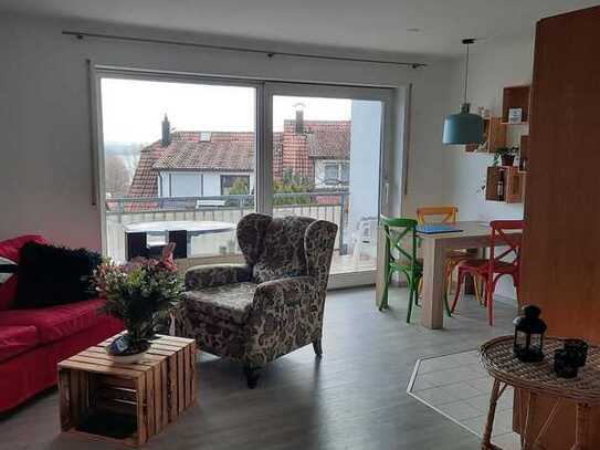 Neuwertige Wohnung mit zwei Zimmern sowie Balkon und EBK in Konstanz