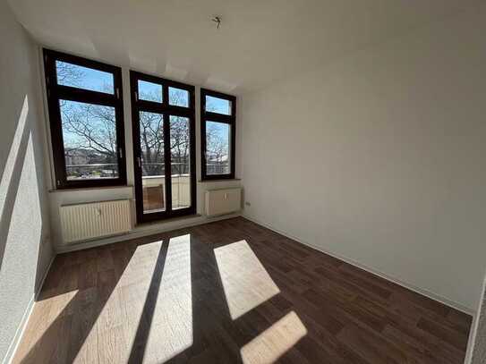 Mit Weitsicht - sonnige 2-Raum Wohnung mit Balkon