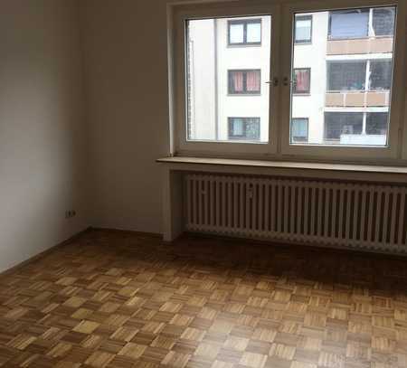 helle, teilrenovierte 2 Raum Wohnung