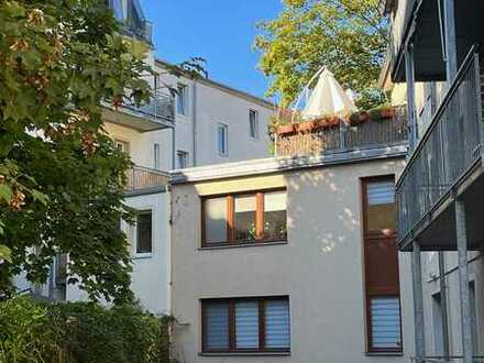 Charmante Maisonette-Oase mit großzüger Dachterrasse in Bestlage