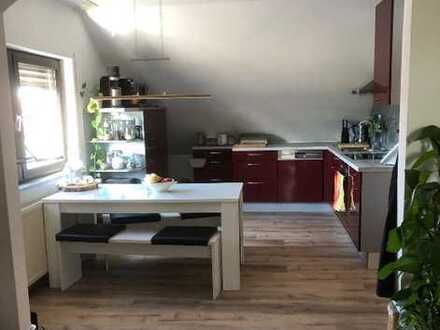 Komfortable Wohnung mit 3 ZKB und EBK im DG eines 3-Familienhauses in Sandhausen