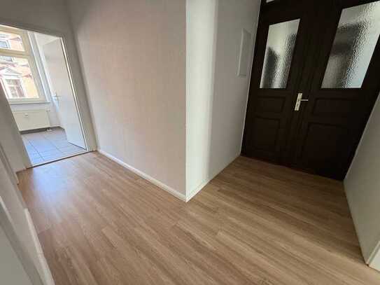 Wohnen in ruhier + zentraler Lage - 2. OG mit Balkon / frei ab sofort