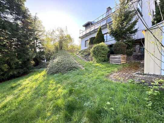 Platz für die ganze Familie und noch mehr! Doppelgarage im Haus & 35m² Terrasse...etc.