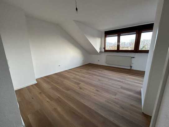 MODERNISIERTE 3 ZIMMER WOHNUNG - 65 QM - MIT STELLPLATZ & GARTENNUTZUNG IN LEV-SCHLEBUSCH