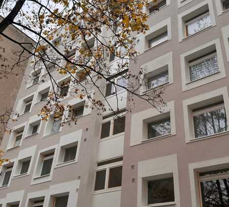 Charlottenburg: Eislebener Str: VERMIETETE 1-Zi-Whg, 40m² - 4.OG + SÜD-Balkon - kündbar in 9 Monaten