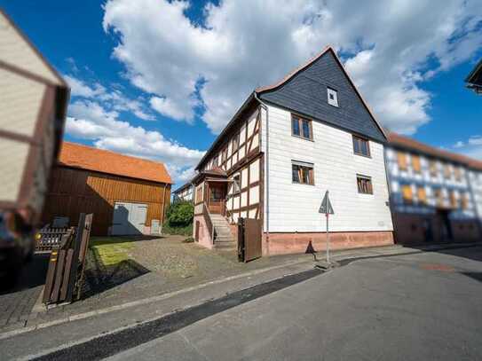 Denkmalgeschützter Hof mit Ein-/ Zweifamilienhaus und Nebengebäude